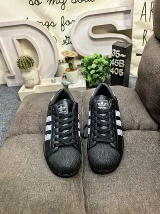 Adidas Superstar 黑白生活方式休闲鞋 10