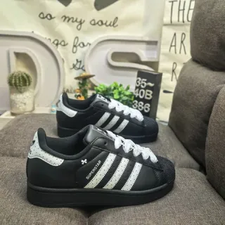 Adidas Superstar Sneakers أسود وأبيض ستايل حياة
