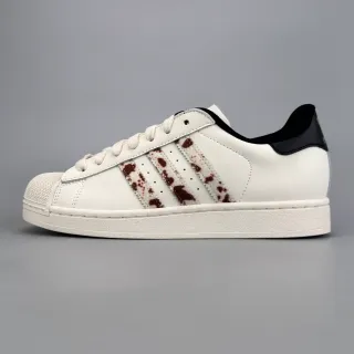 Adidas Superstar أحذية رياضية lifestyle أبيض بنمط طباعة البقر خطوط