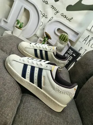 Adidas Superstar 鳄鱼压纹皮革海军条纹生活方式运动鞋 7