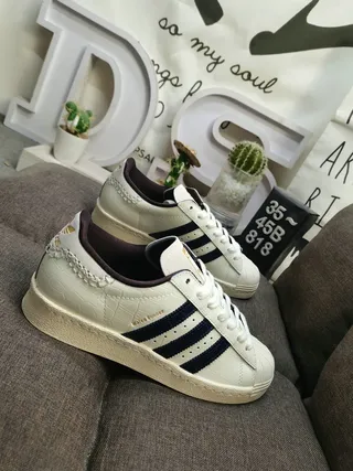 Adidas Superstar 鳄鱼压纹皮革海军条纹生活方式运动鞋 9