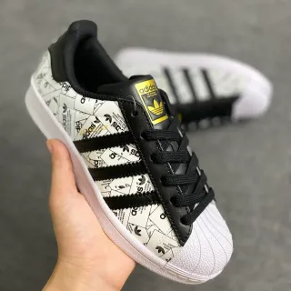 Adidas Superstar Graphic-Print سنيكرز أسلوب الحياة أبيض وأسود