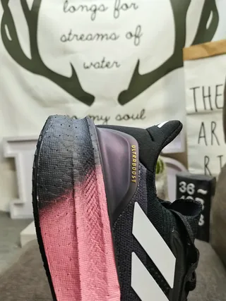 Tênis de corrida Adidas Ultraboost cinza claro e azul 3