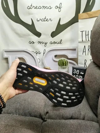 Tênis de corrida Adidas Ultraboost cinza claro e azul 4