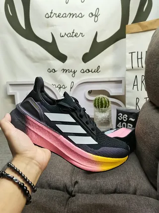 Tênis de corrida Adidas Ultraboost cinza claro e azul 5