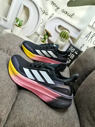 Tênis de corrida Adidas Ultraboost cinza claro e azul 7