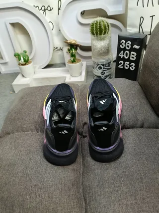 Tênis de corrida Adidas Ultraboost cinza claro e azul 8