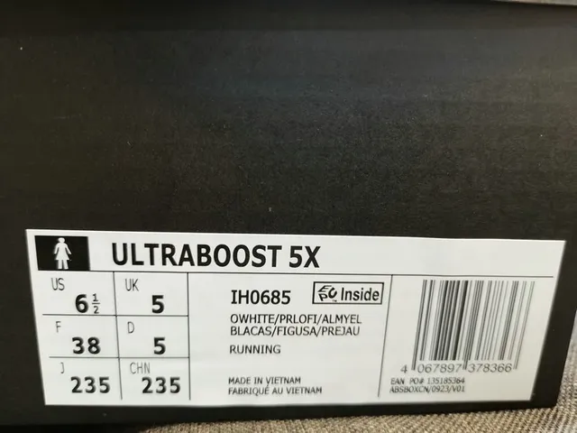 Tênis de corrida Adidas Ultraboost cinza claro e azul 12