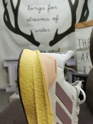 Tênis de corrida Adidas Ultraboost cinza claro e azul 13