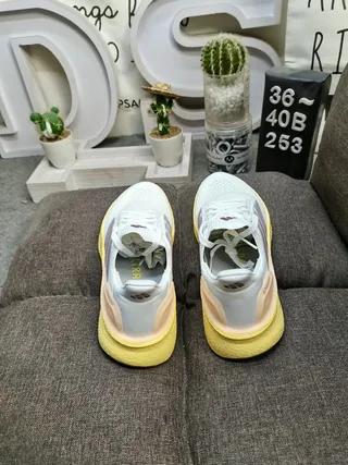 Tênis de corrida Adidas Ultraboost cinza claro e azul 18