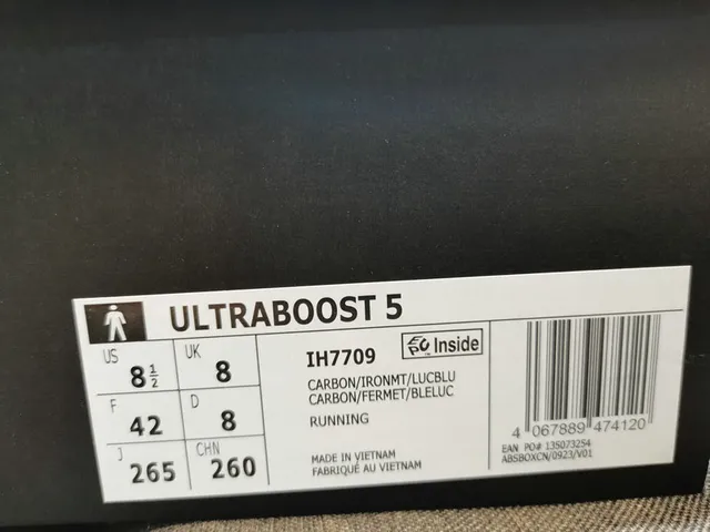 Tênis de corrida Adidas Ultraboost cinza claro e azul 22