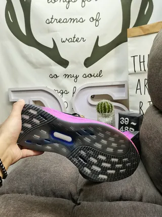 Tênis de corrida Adidas Ultraboost cinza claro e azul 24