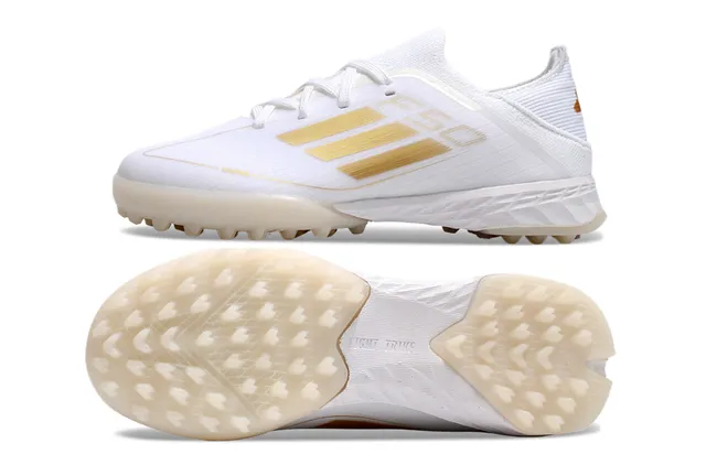 Adidas Zapatillas de fútbol Turf con upper de knit blanco y oro y detalles de rayas 8