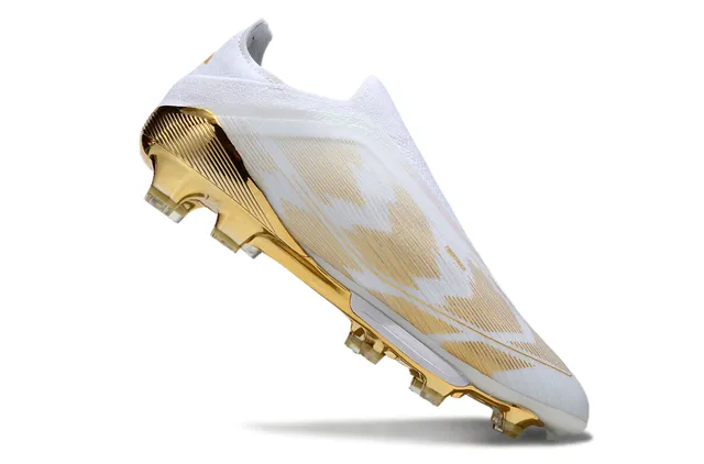 Adidas White Gold Tênis de futebol de corte baixo com upper sock-fit, detalhes de listras metálicas, superfície firme 2