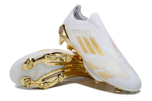 Adidas White Gold Tênis de futebol de corte baixo com upper sock-fit, detalhes de listras metálicas, superfície firme 4