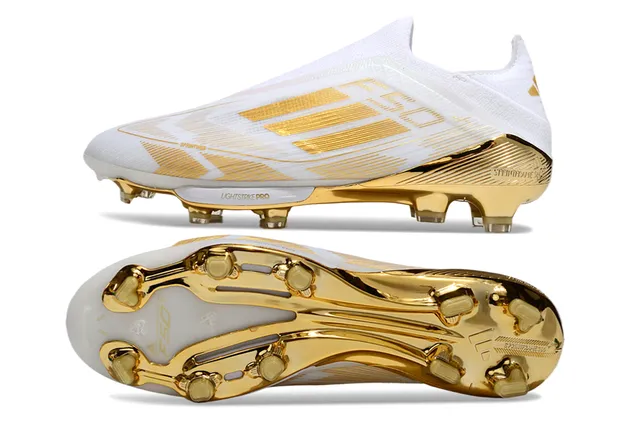 Adidas White Gold Tênis de futebol de corte baixo com upper sock-fit, detalhes de listras metálicas, superfície firme 6