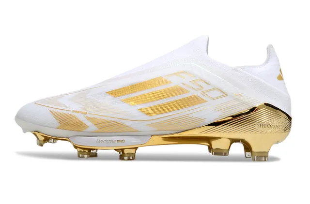 Adidas White Gold Tênis de futebol de corte baixo com upper sock-fit, detalhes de listras metálicas, superfície firme 7
