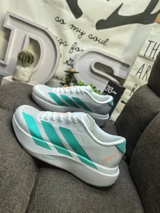 Adidas chaussures de course blanches et vertes avec panneau latéral en mesh ingénierie à trois rayures 7