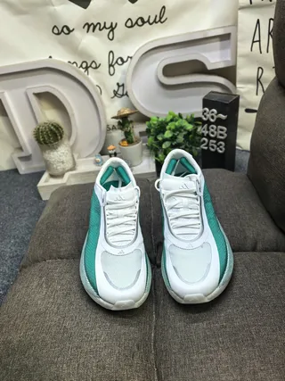Adidas Sneakers Lifestyle Blanc et Vert avec Upper en Tricot Semicouche de Mousse Sculptée 10