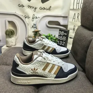 Adidas Zapatillas Lifestyle Blancas Navy Low-Top Texturizadas Embossadas Cuarto