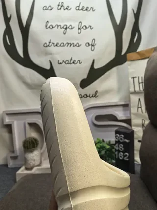 Adidas Yeezy Slide অফ-হোয়াইট স্লিপার 3