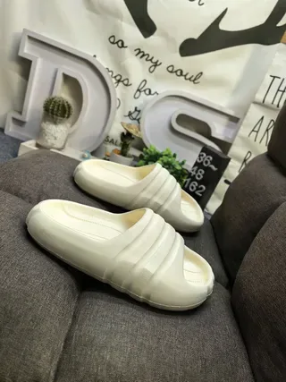 Adidas Yeezy Slide অফ-হোয়াইট স্লিপার 9