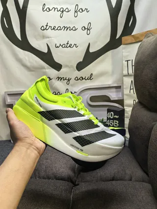 Adidas Amarillo Negro Neón Verde Lima Acento Paneles laterales perforados Zapatos de correr 5