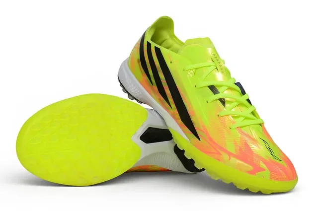 Adidas حذاء كرة القدم Turf مع upper أصفر برتقالي نيون وثلاث شرائط سوداء 2