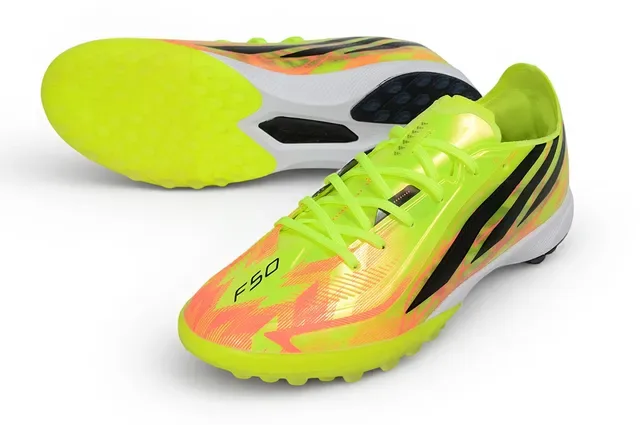 Adidas حذاء كرة القدم Turf مع upper أصفر برتقالي نيون وثلاث شرائط سوداء 3