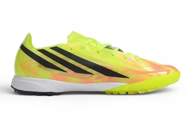 Adidas حذاء كرة القدم Turf مع upper أصفر برتقالي نيون وثلاث شرائط سوداء 6