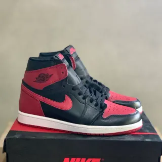 Air Jordan 1 Preto University Red Tênis de Basquete