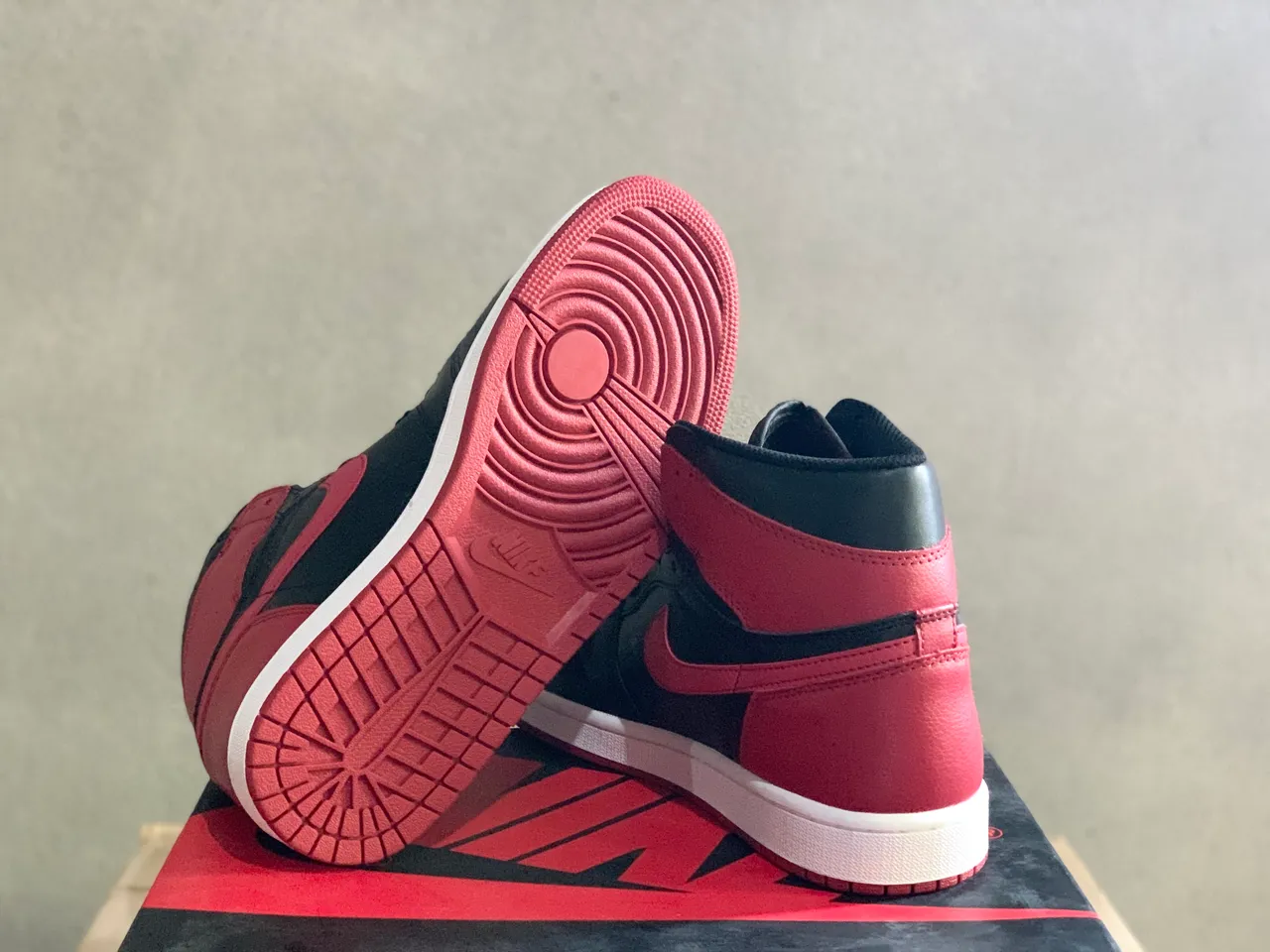 Air Jordan 1 Noir University Red Chaussures de Basketball 2