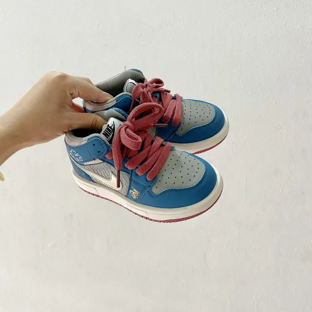 حذاء كرة السلة للأطفال Air Jordan 1 أزرق رمادي عنابي 10