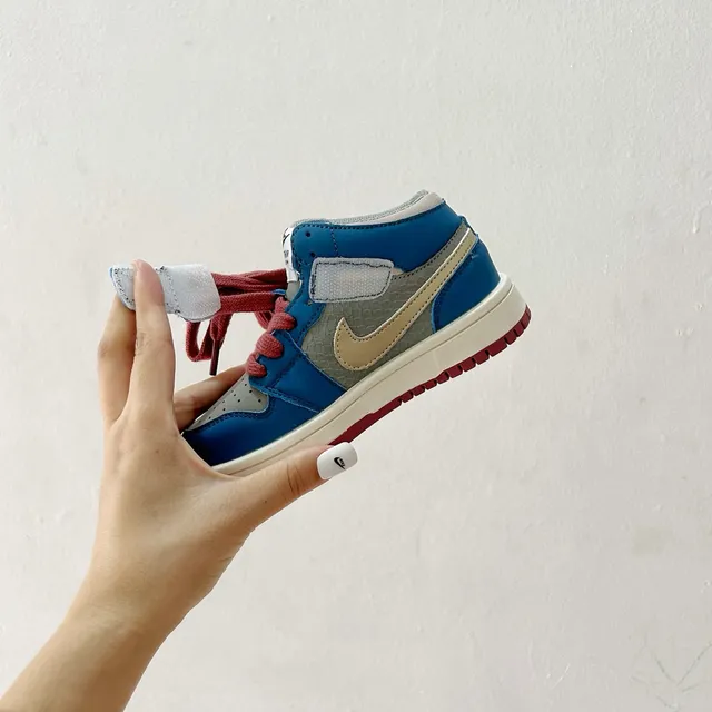 حذاء كرة السلة للأطفال Air Jordan 1 أزرق رمادي عنابي 17