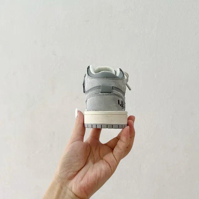 حذاء كرة السلة للأطفال Air Jordan 1 أزرق رمادي عنابي 24
