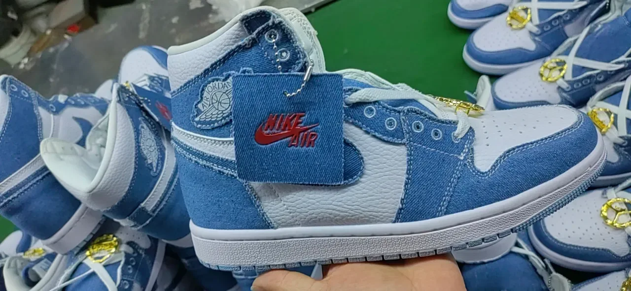 Air Jordan 1 ডেনিম ও সাদা হাই-টপ বাস্কেটবল জুতা 2