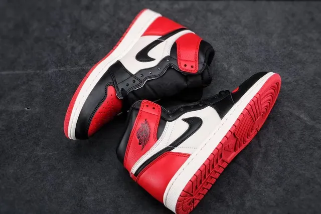 Chaussures de basketball Air Jordan 1 High noir rouge blanc 2