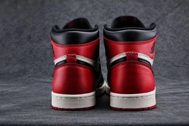 Chaussures de basketball Air Jordan 1 High noir rouge blanc 7