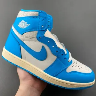 Tênis de basquete Air Jordan 1 High azul e off-white