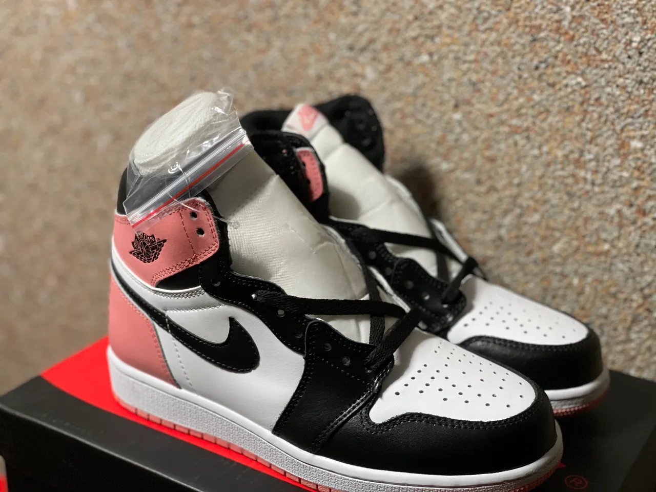 Air Jordan 1 High Chaussures de Basketball Rose Noir Blanc 3