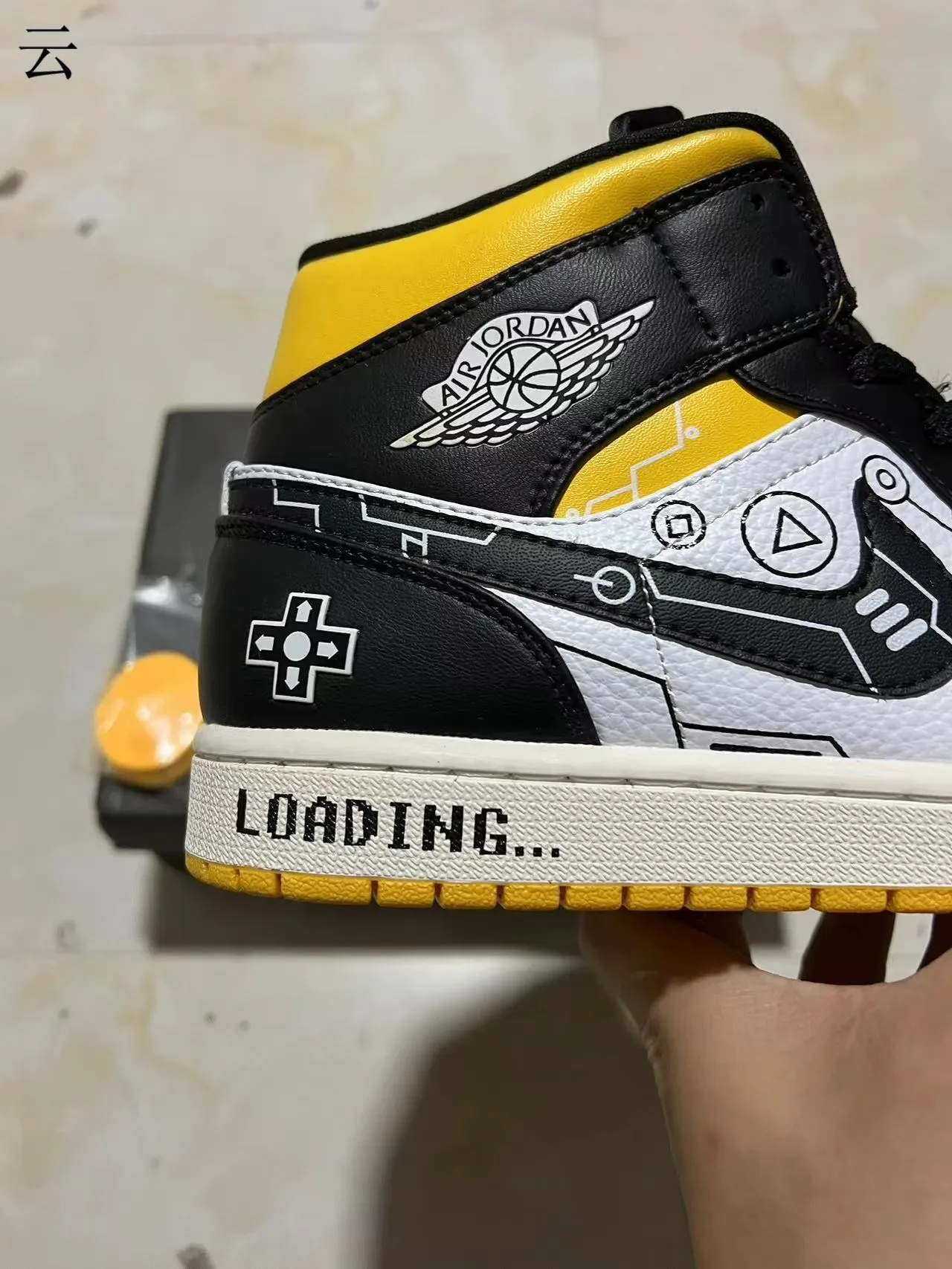 Air Jordan 1 High Top Circuit Board Graphic أحذية كرة السلة أسود أبيض أصفر 7