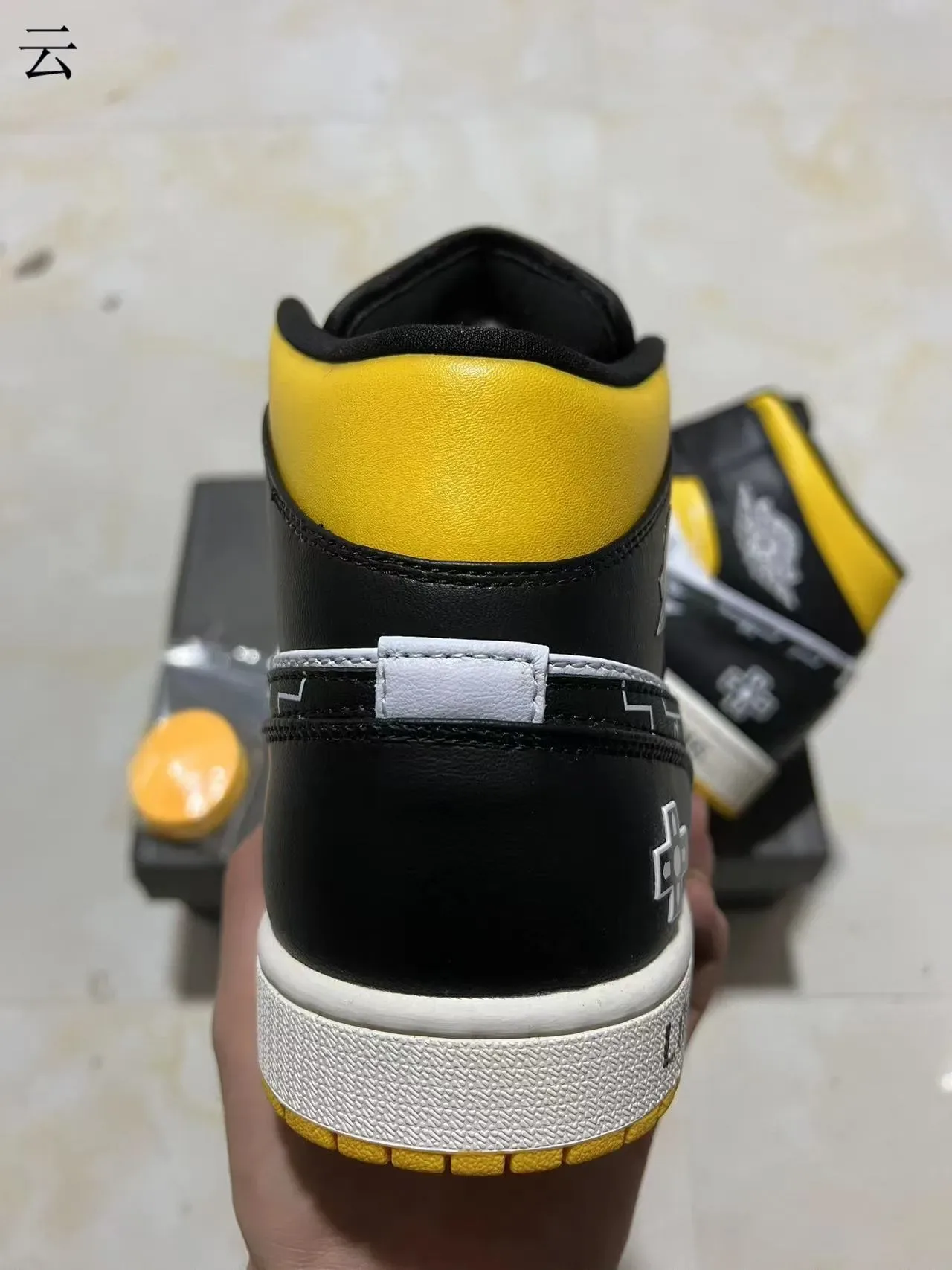 Air Jordan 1 High Top Circuit Board Graphic أحذية كرة السلة أسود أبيض أصفر 8