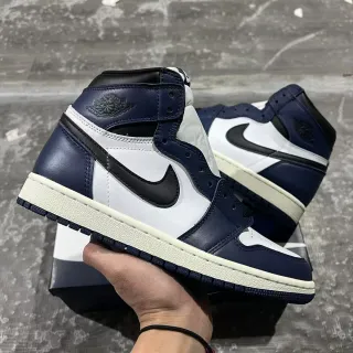 Zapatillas de baloncesto Air Jordan 1 azul marino, blanco y negro