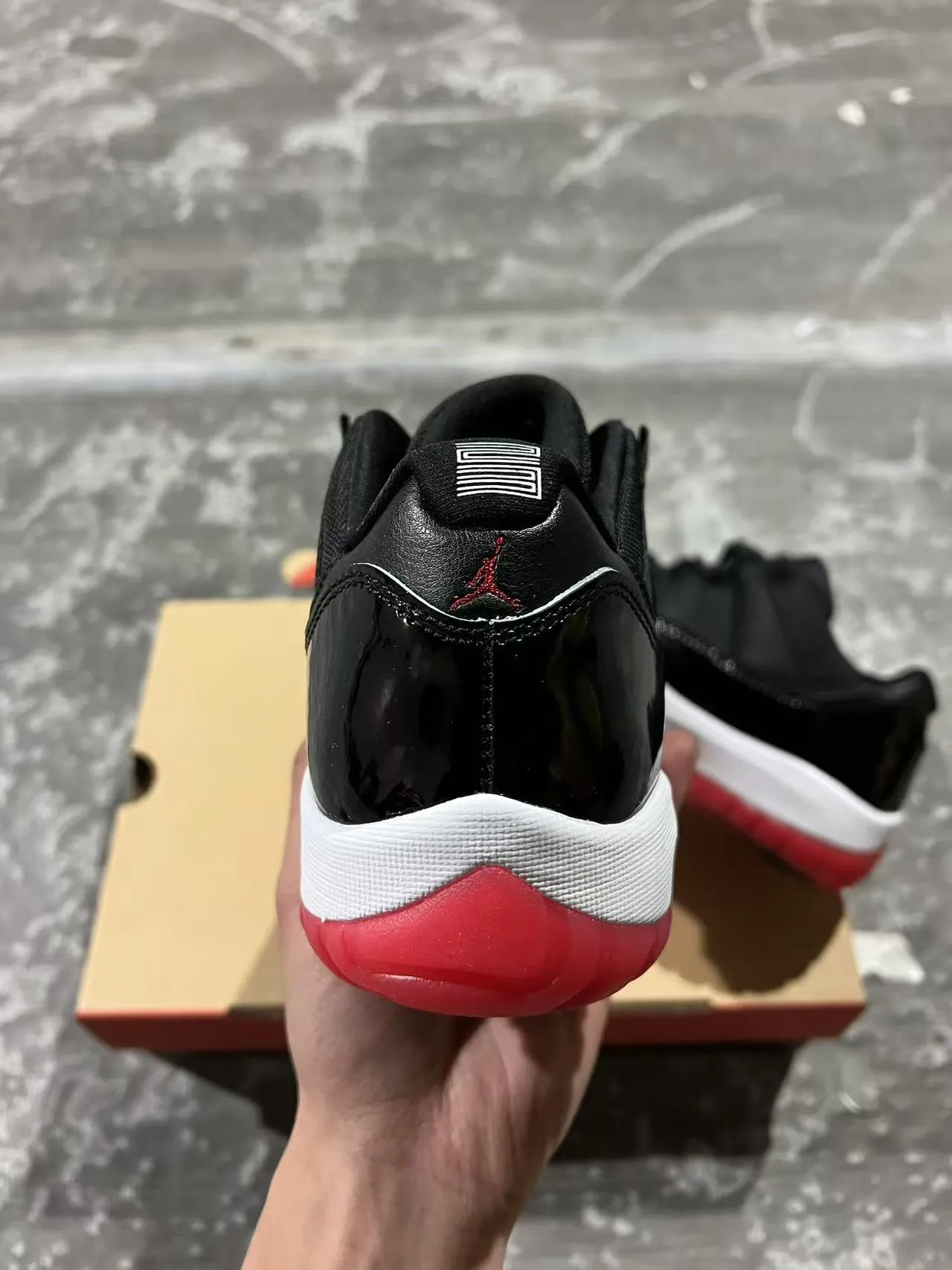 Air Jordan 11 काले सफेद लाल बास्केटबॉल जूते 4