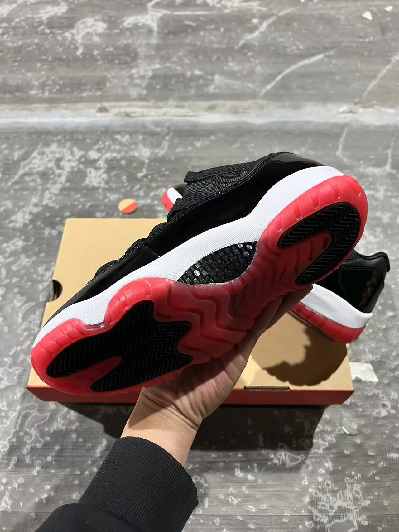 Air Jordan 11 काले सफेद लाल बास्केटबॉल जूते 6