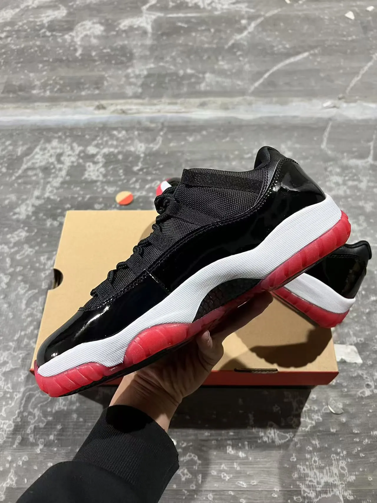 Air Jordan 11 काले सफेद लाल बास्केटबॉल जूते 7