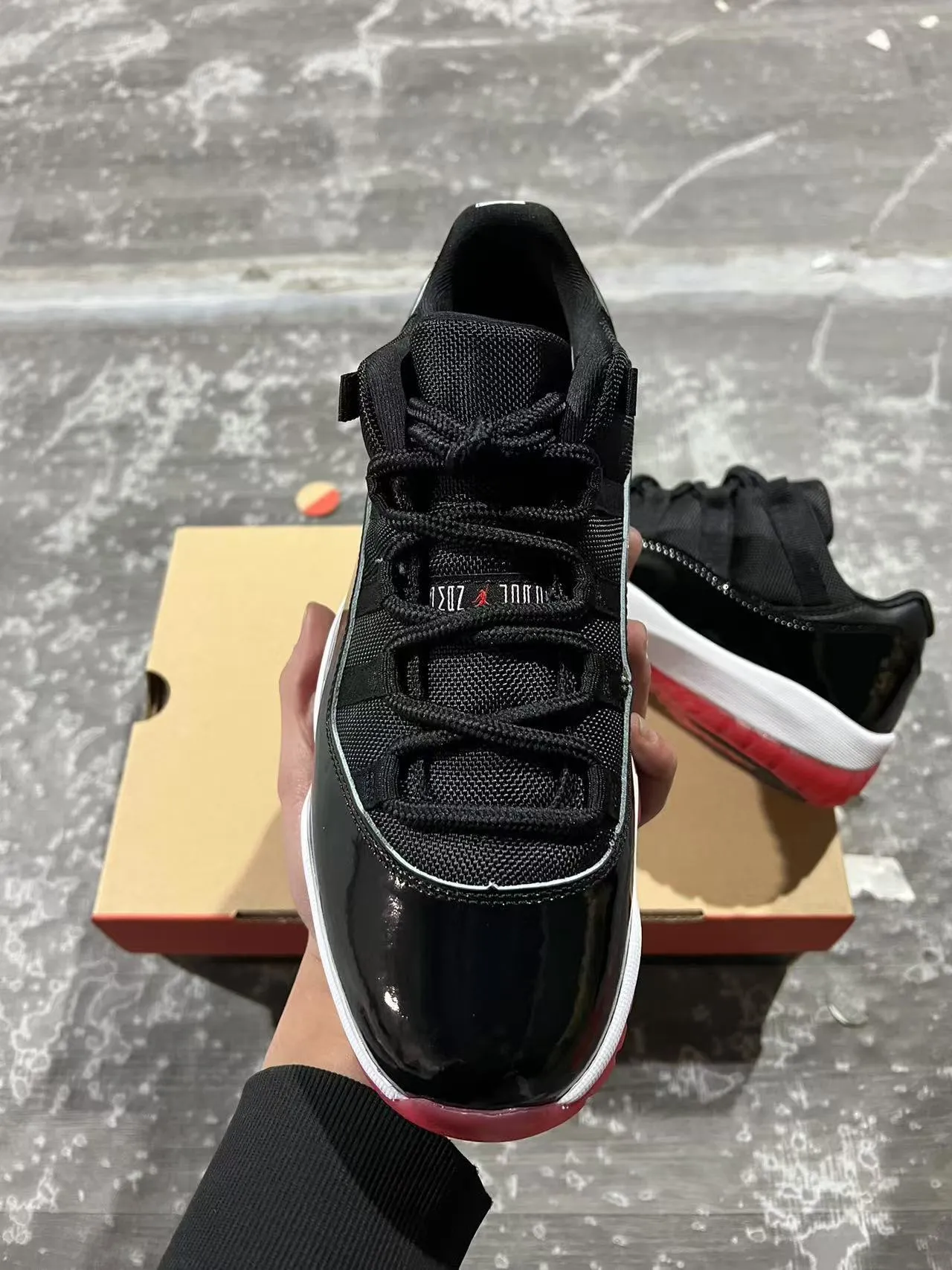 Air Jordan 11 काले सफेद लाल बास्केटबॉल जूते 9