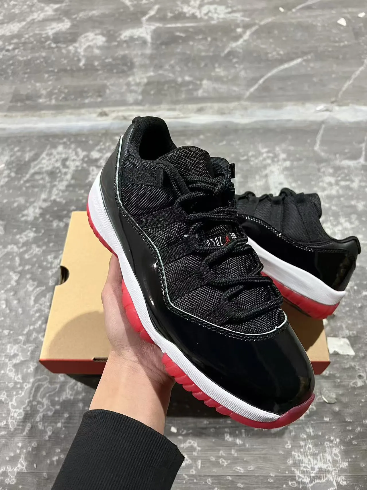 Air Jordan 11 काले सफेद लाल बास्केटबॉल जूते 10
