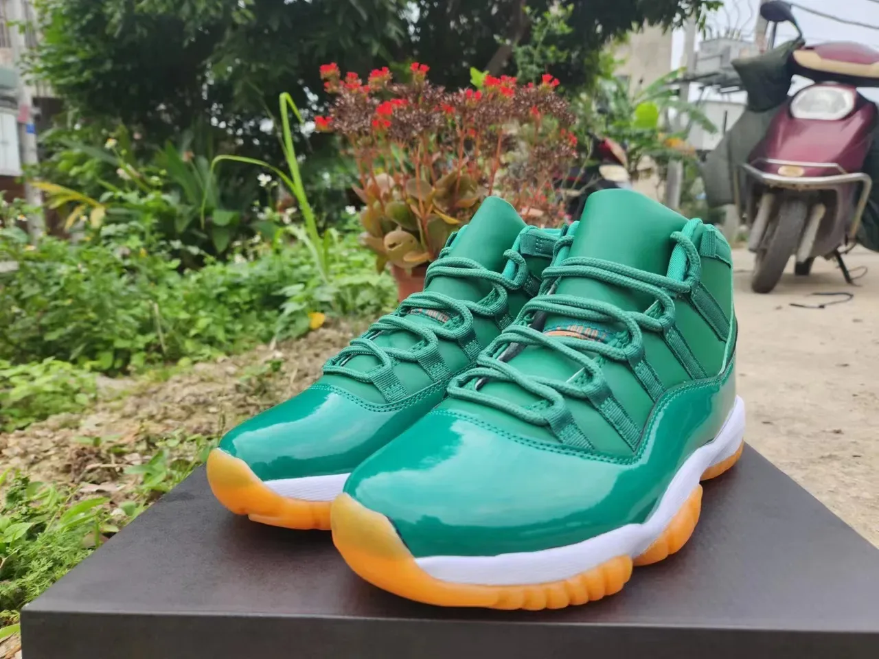 Air Jordan 11 أحذية كرة السلة جلد لامع أخضر زمردي 2