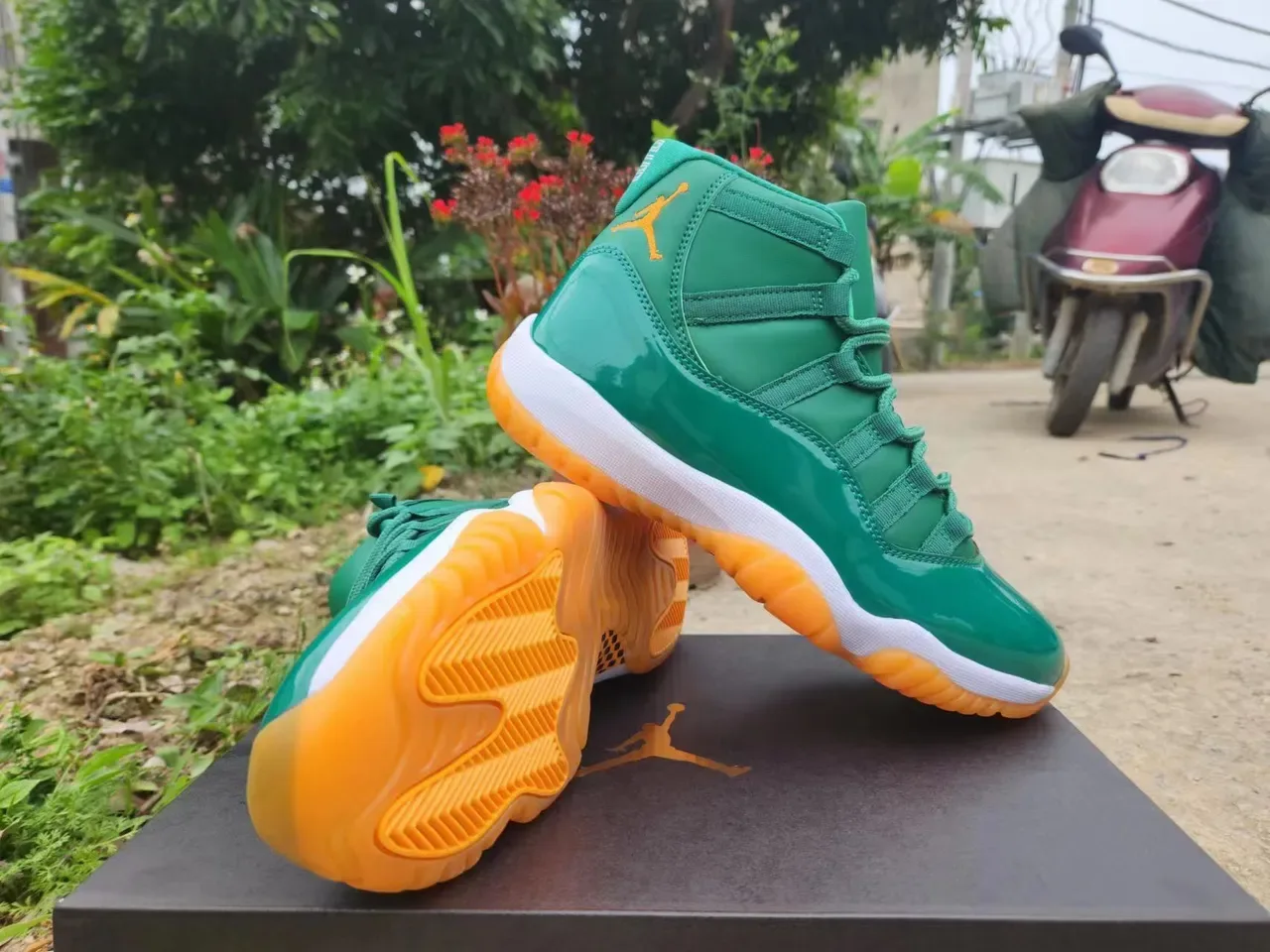 Air Jordan 11 أحذية كرة السلة جلد لامع أخضر زمردي 3